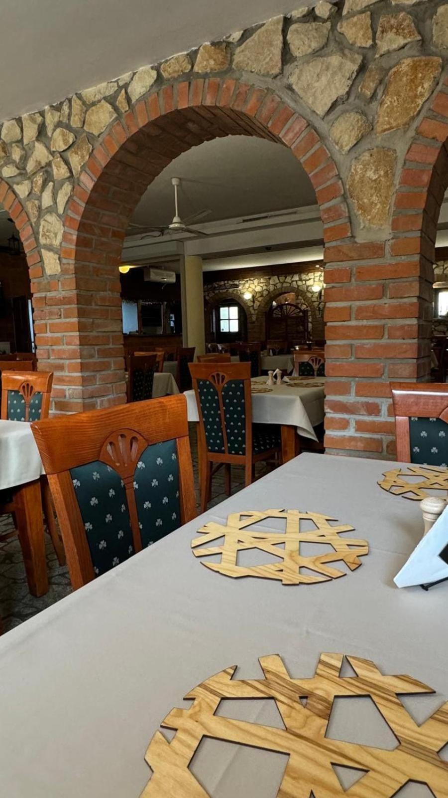 Powidz Lakeside Hotel & Restaurant 外观 照片