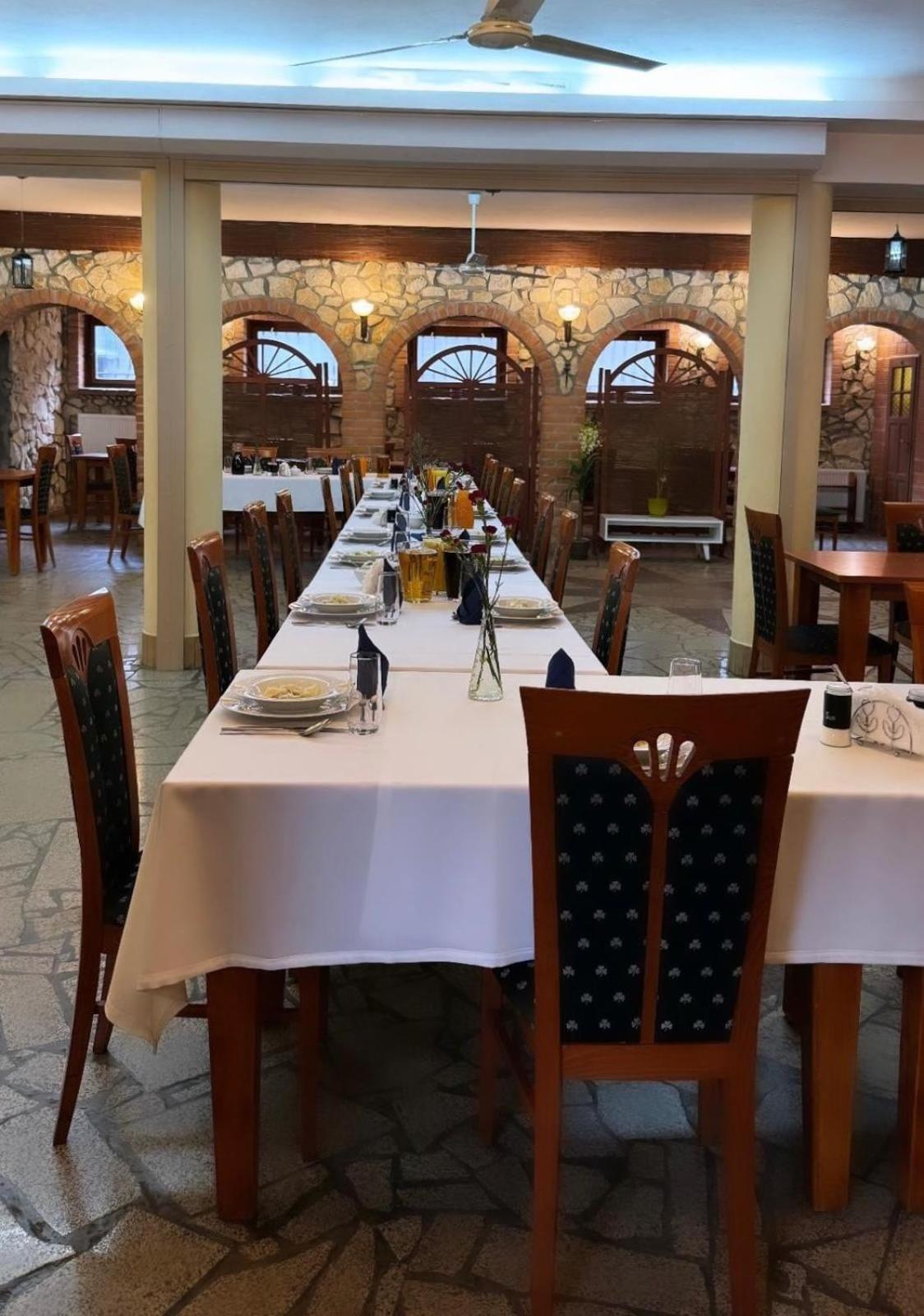 Powidz Lakeside Hotel & Restaurant 外观 照片